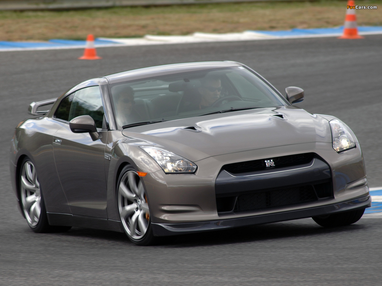 Images of Nissan GT-R US-spec (R35) 2008–10 (1280 x 960)