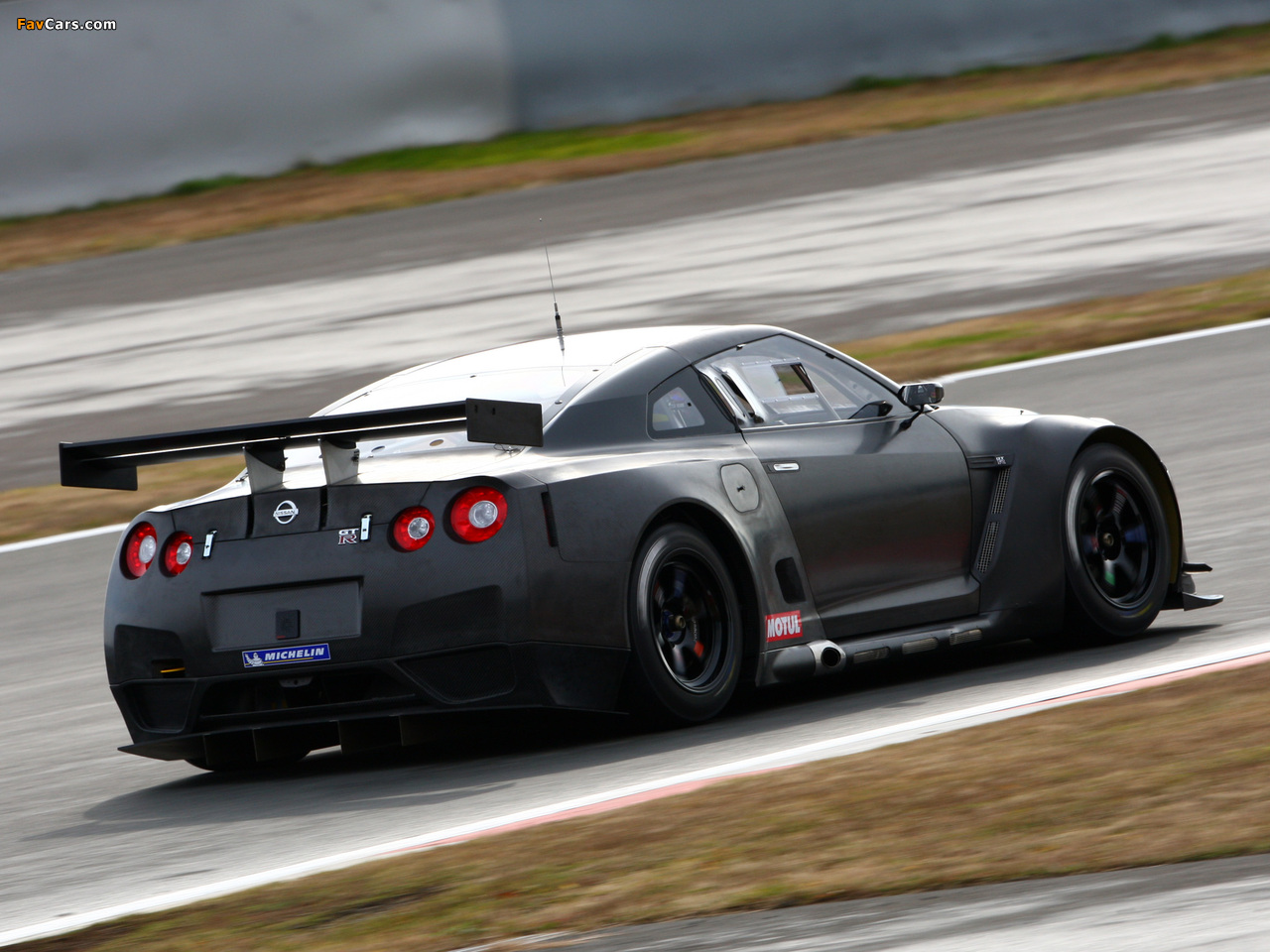 Images of Nissan GT-R FIA GT1 (R35) 2009 (1280 x 960)