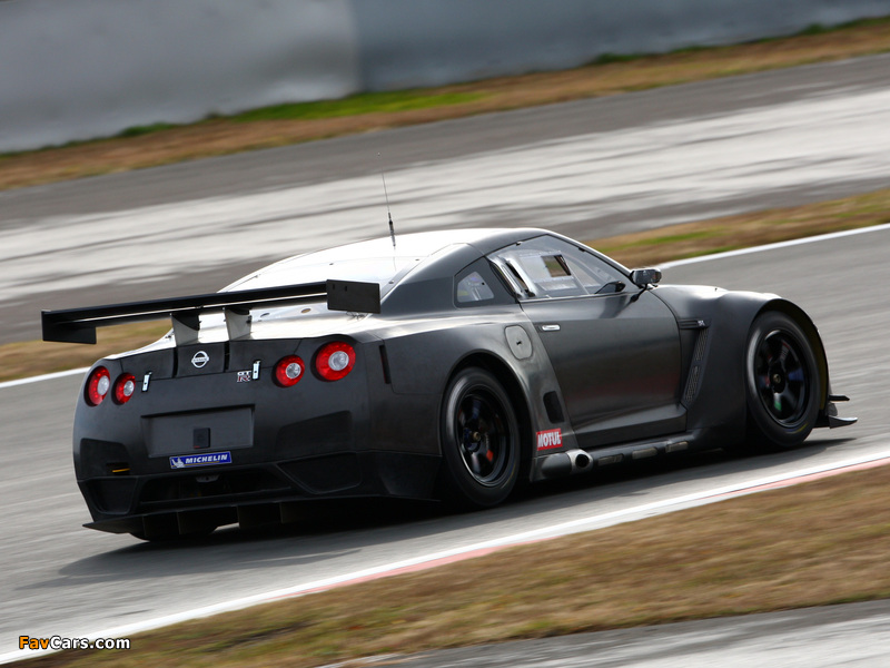 Images of Nissan GT-R FIA GT1 (R35) 2009 (800 x 600)
