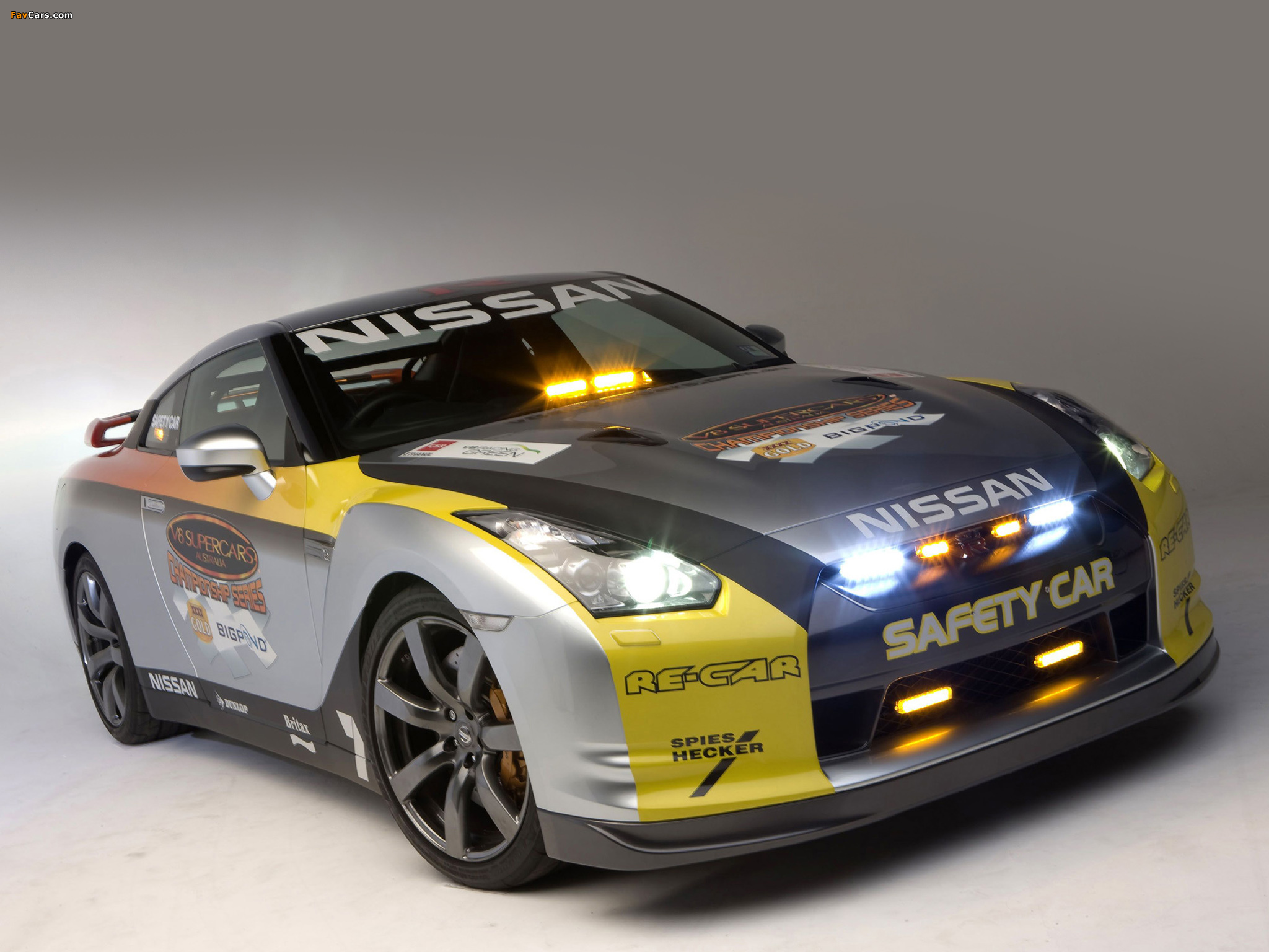 Images of Nissan GT-R Safety Car (R35) 2009 (2048 x 1536)