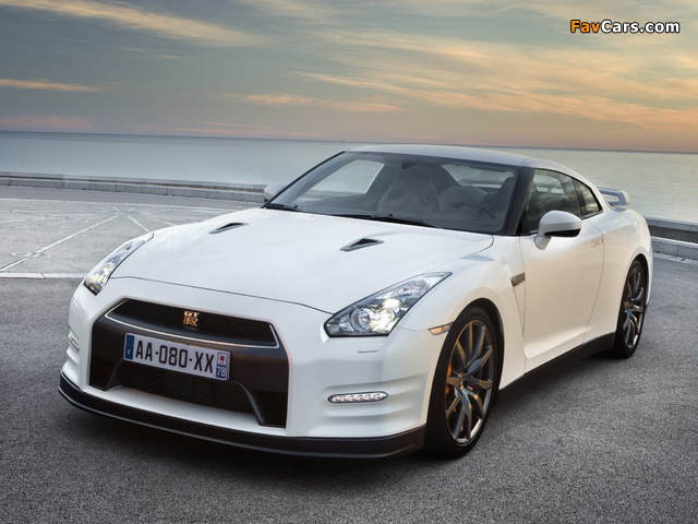 Images of Nissan GT-R Black Edition (R35) 2010 (640 x 480)