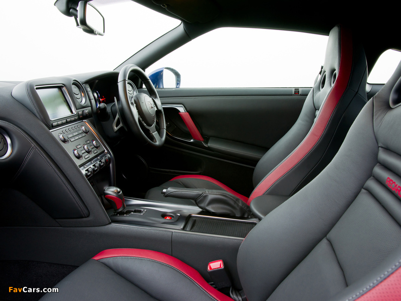 Images of Nissan GT-R Black Edition UK-spec (R35) 2010 (800 x 600)
