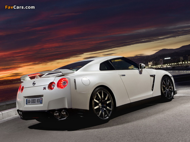 Images of Nissan GT-R Black Edition (R35) 2010 (640 x 480)