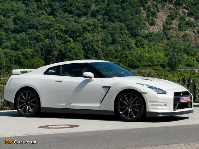 Images of Nissan GT-R Black Edition (R35) 2010 (640 x 480)