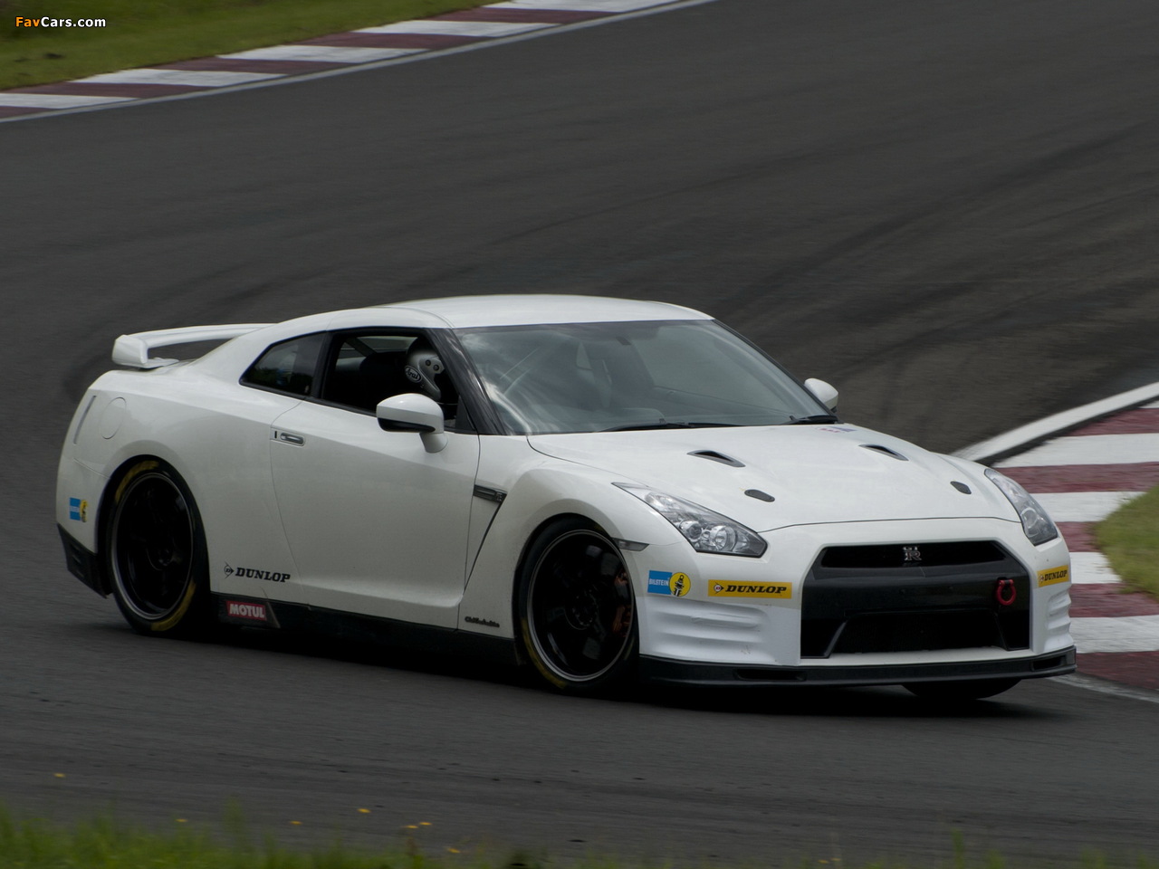 Images of Nissan GT-R Club Track Edition (R35) 2010 (1280 x 960)