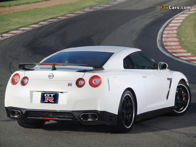 Images of Nissan GT-R Egoist ZA-spec (R35) 2011 (640 x 480)