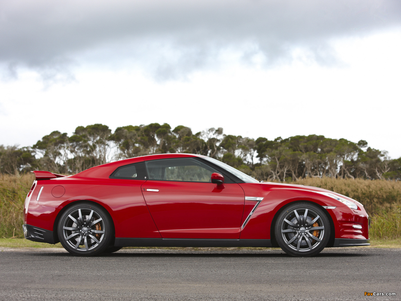 Images of Nissan GT-R AU-spec (R35) 2011 (1280 x 960)