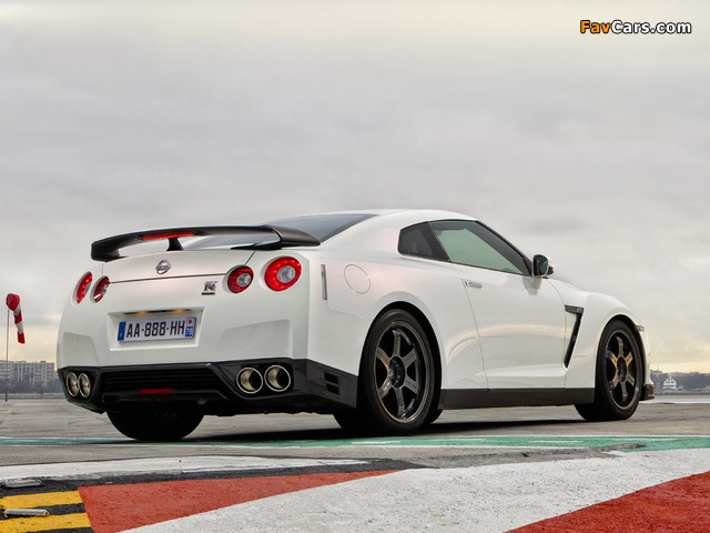 Images of Nissan GT-R Egoist (R35) 2011 (640 x 480)