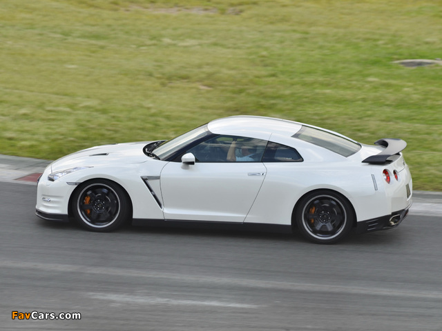 Images of Nissan GT-R Egoist ZA-spec (R35) 2011 (640 x 480)