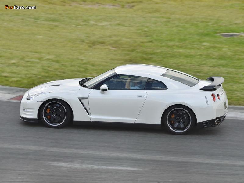 Images of Nissan GT-R Egoist ZA-spec (R35) 2011 (800 x 600)