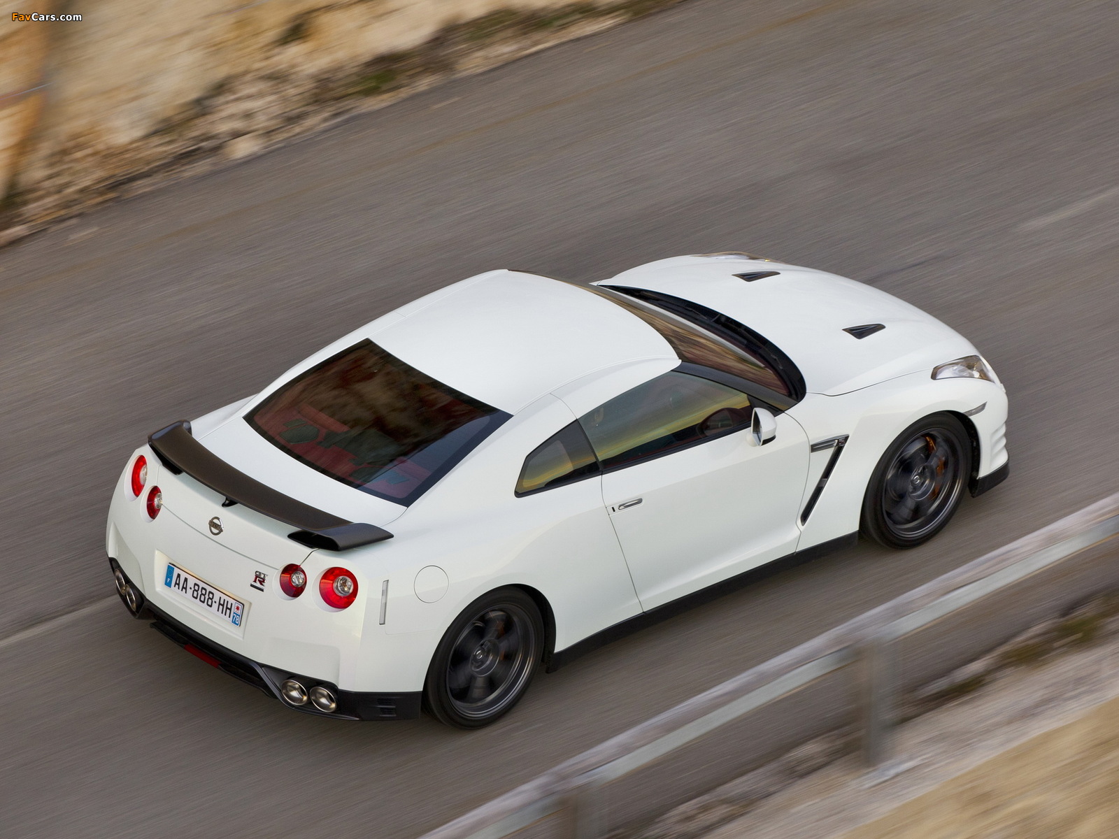 Images of Nissan GT-R Egoist (R35) 2011 (1600 x 1200)