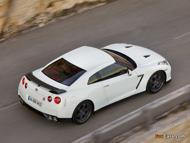 Images of Nissan GT-R Egoist (R35) 2011 (640 x 480)