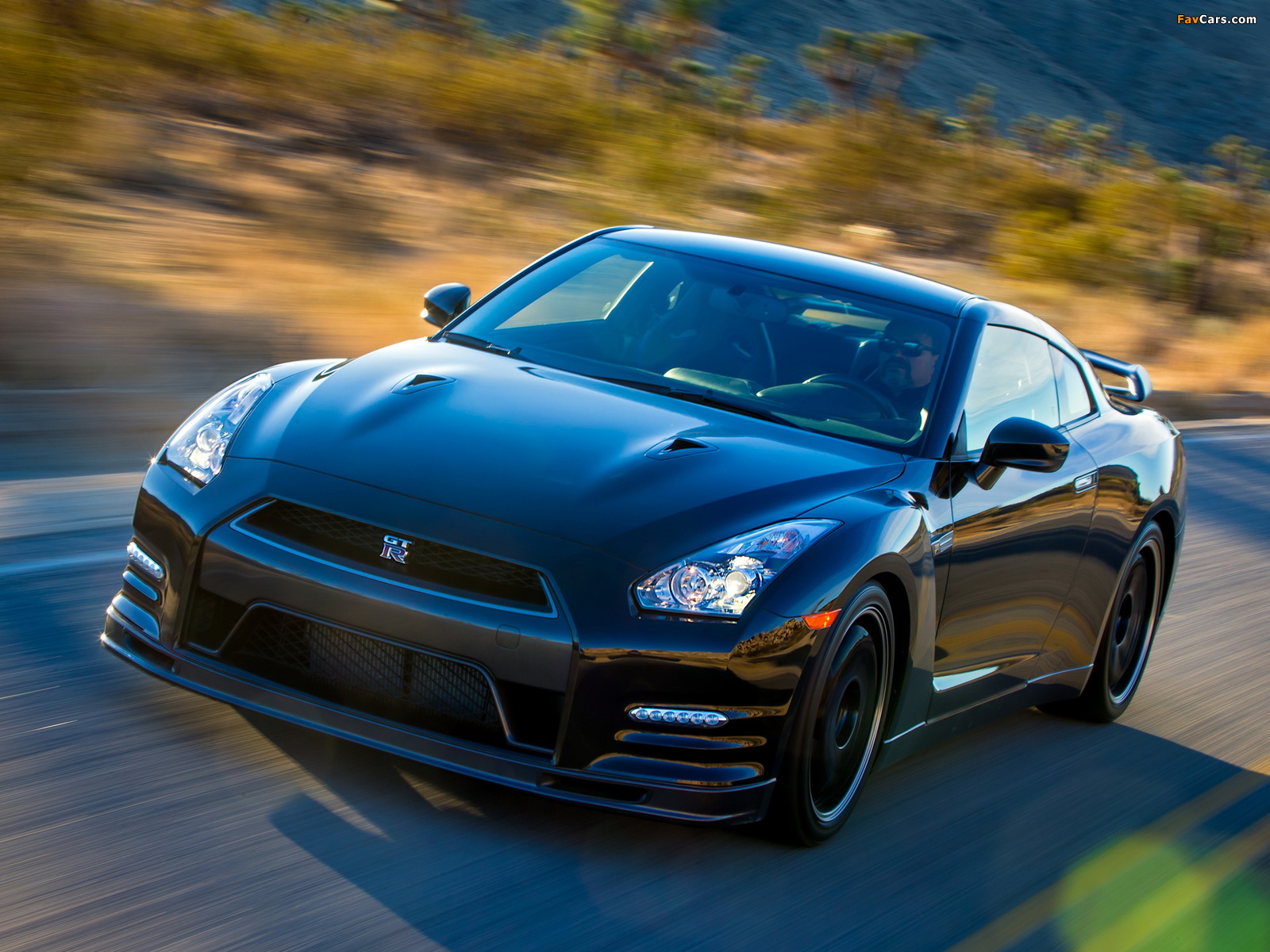 Images of Nissan GT-R Track Edition 2013 (1600 x 1200)
