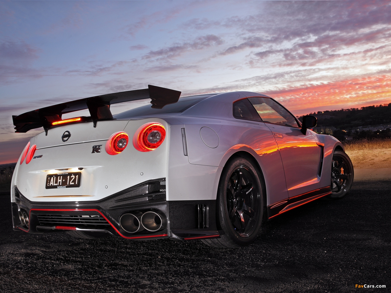 Images of Nissan GT-R Nismo AU-spec (R35) 2017 (1280 x 960)