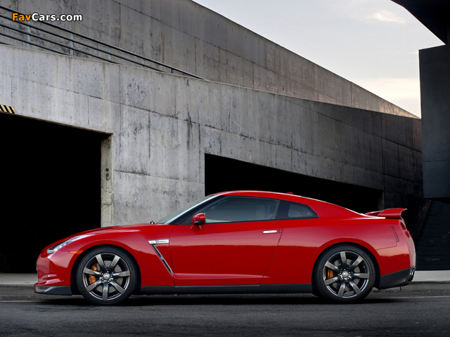 Nissan GT-R Black Edition US-spec (R35) 2008–10 images (640 x 480)