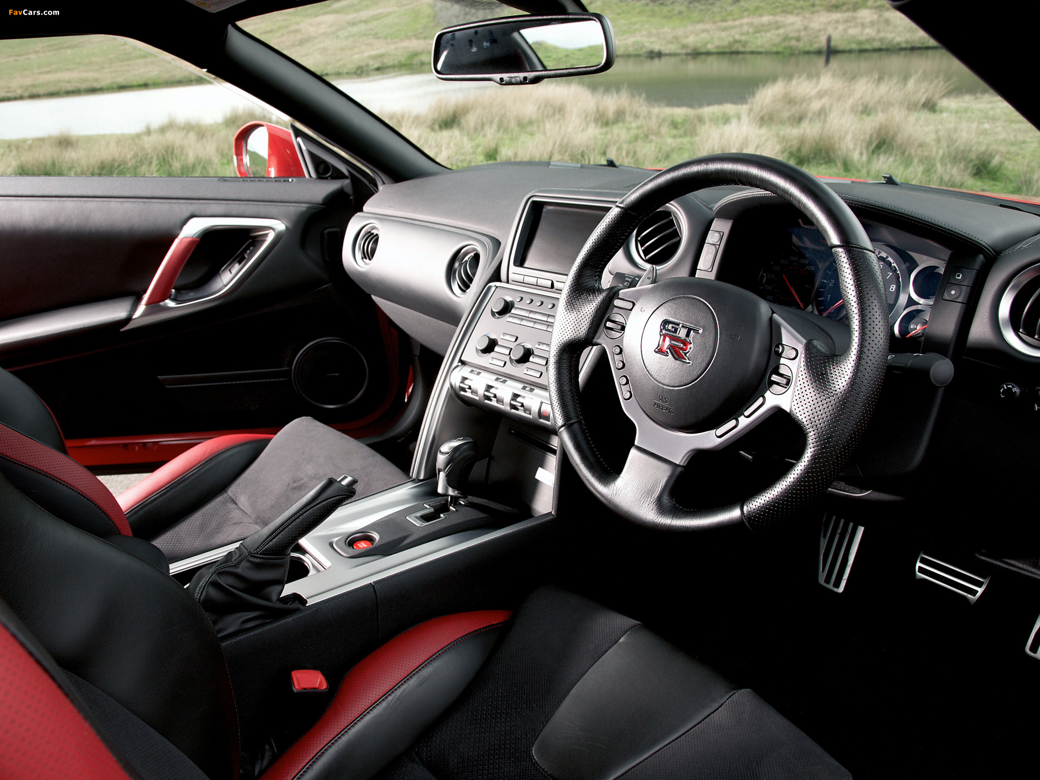 Nissan GT-R Black Edition UK-spec 2008–10 images (2048 x 1536)