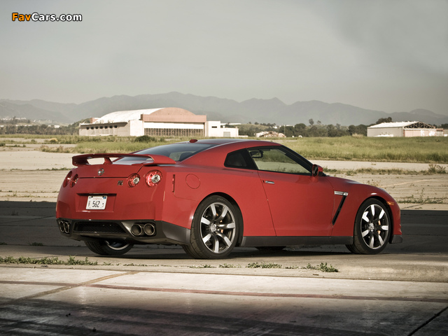 Nissan GT-R Black Edition US-spec (R35) 2008–10 wallpapers (640 x 480)