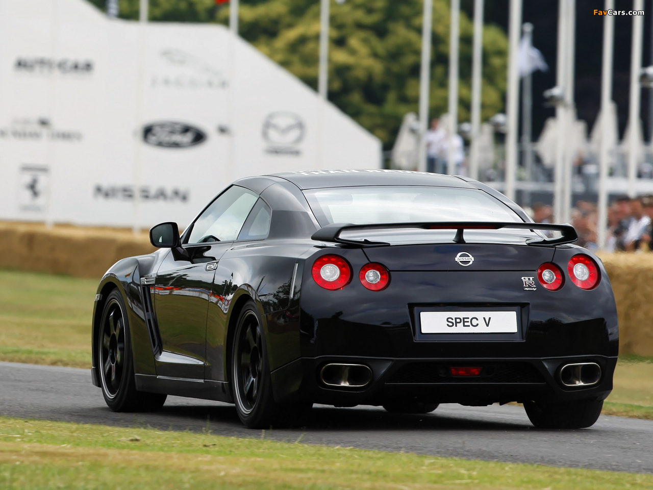 Nissan GT-R Spec V (R35) 2009–10 wallpapers (1280 x 960)