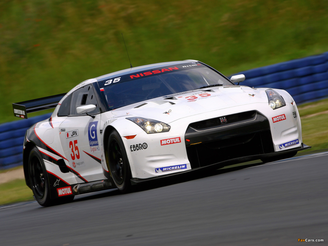 Nissan GT-R FIA GT1 (R35) 2009 wallpapers (1280 x 960)