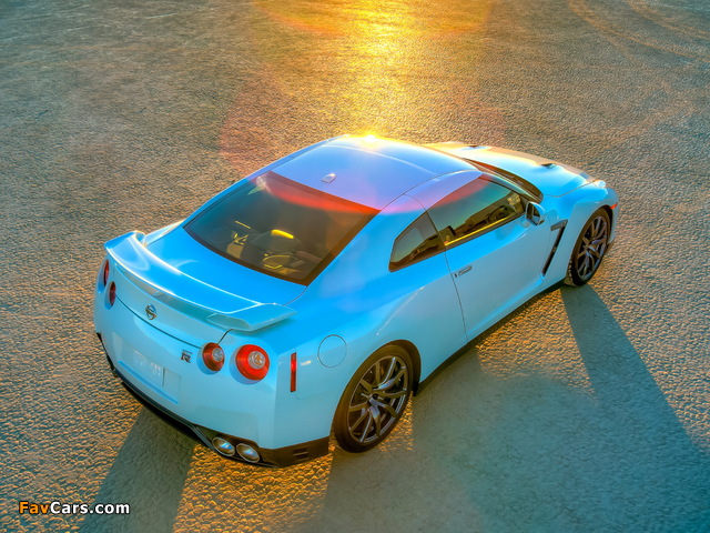 Nissan GT-R Black Edition US-spec (R35) 2010 images (640 x 480)
