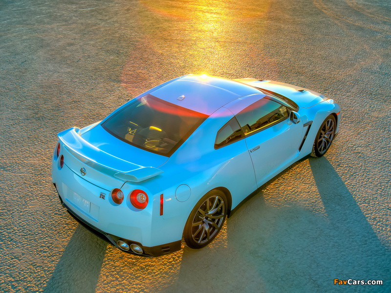Nissan GT-R Black Edition US-spec (R35) 2010 images (800 x 600)