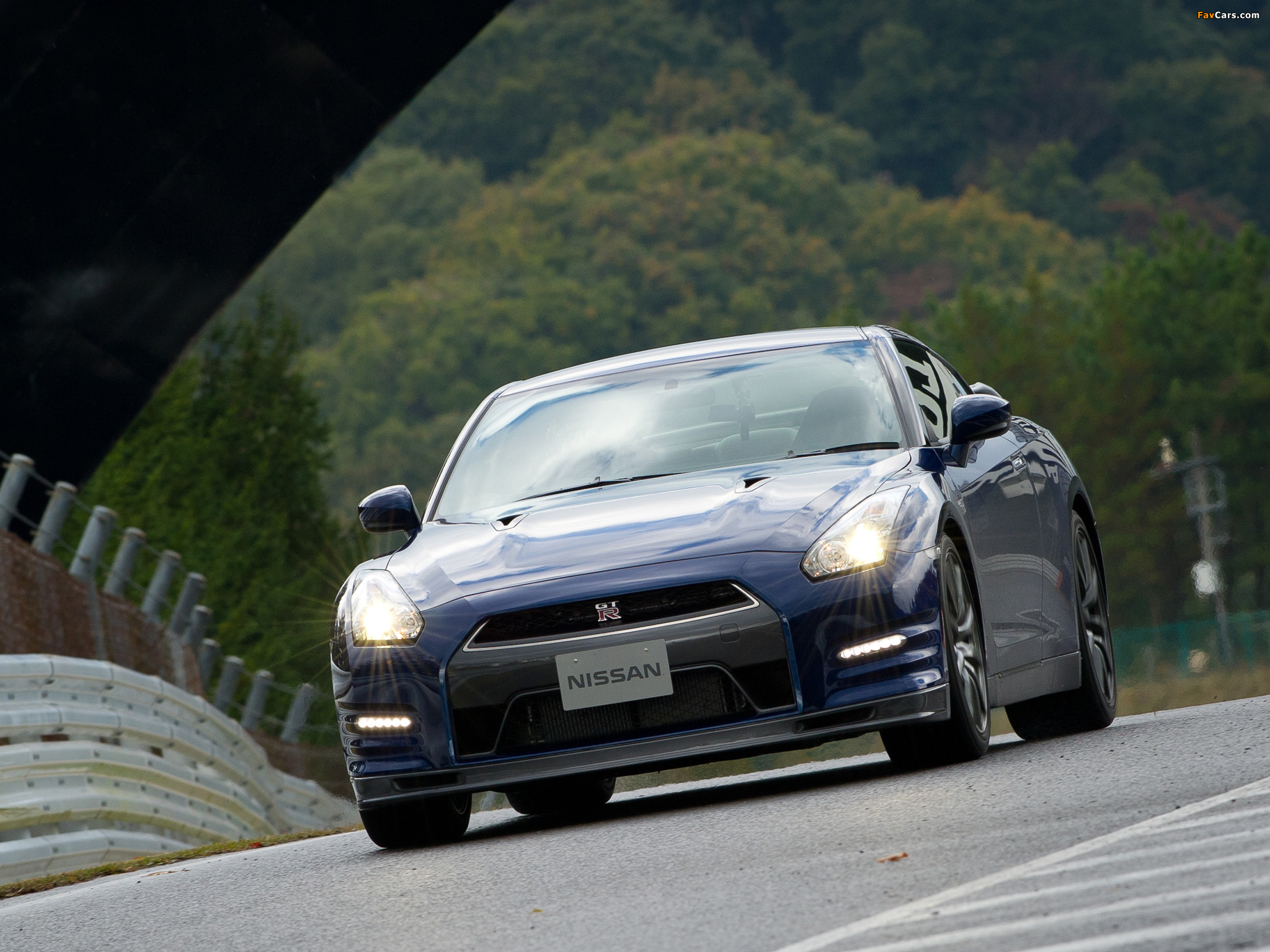 Nissan GT-R Black Edition JP-spec (R35) 2010 photos (2048 x 1536)