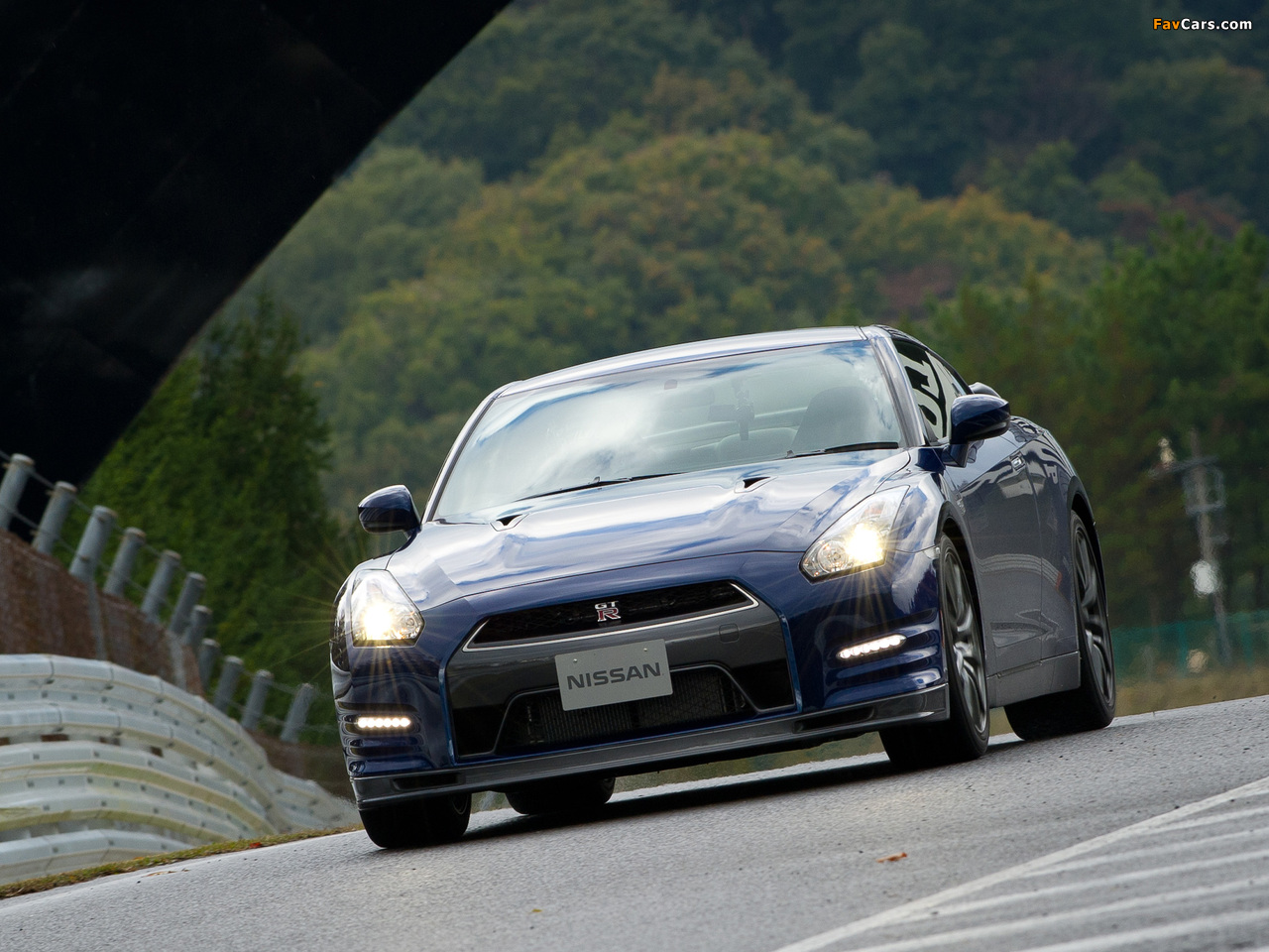 Nissan GT-R Black Edition JP-spec (R35) 2010 photos (1280 x 960)