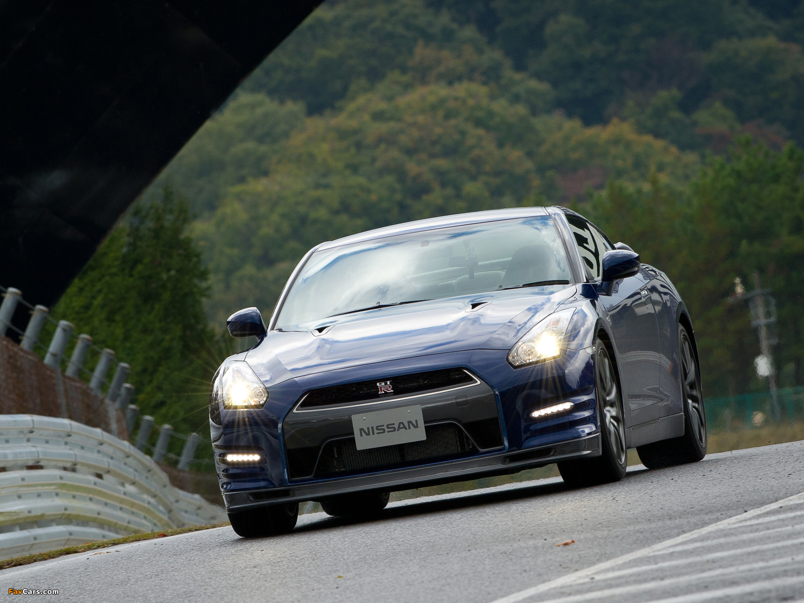 Nissan GT-R Black Edition JP-spec (R35) 2010 photos (1600 x 1200)