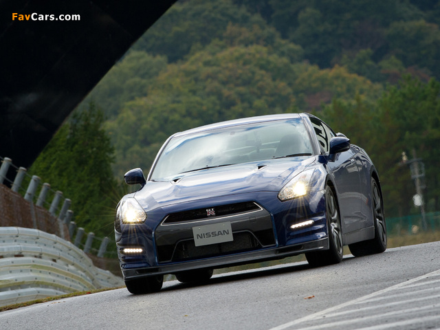 Nissan GT-R Black Edition JP-spec (R35) 2010 photos (640 x 480)