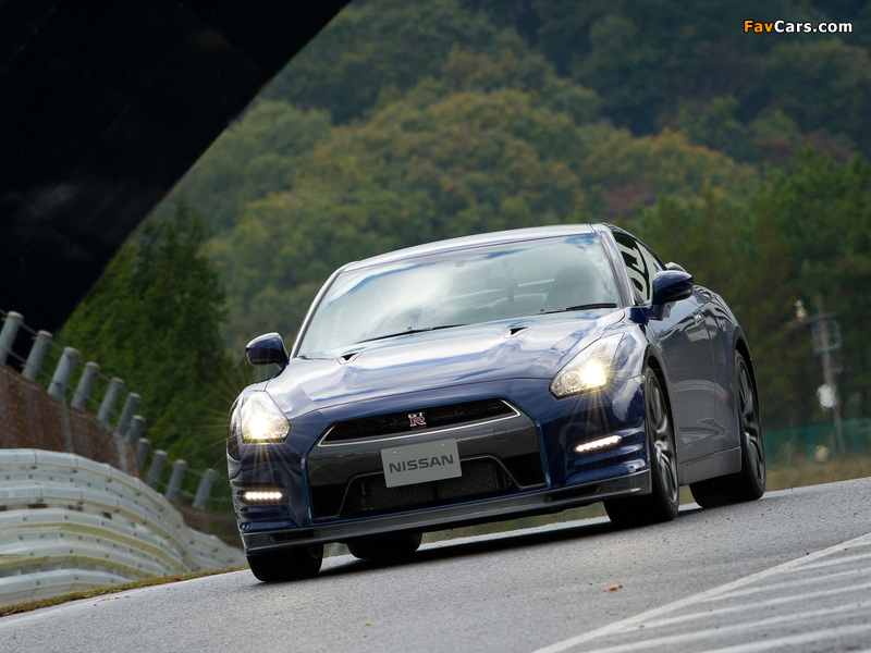 Nissan GT-R Black Edition JP-spec (R35) 2010 photos (800 x 600)