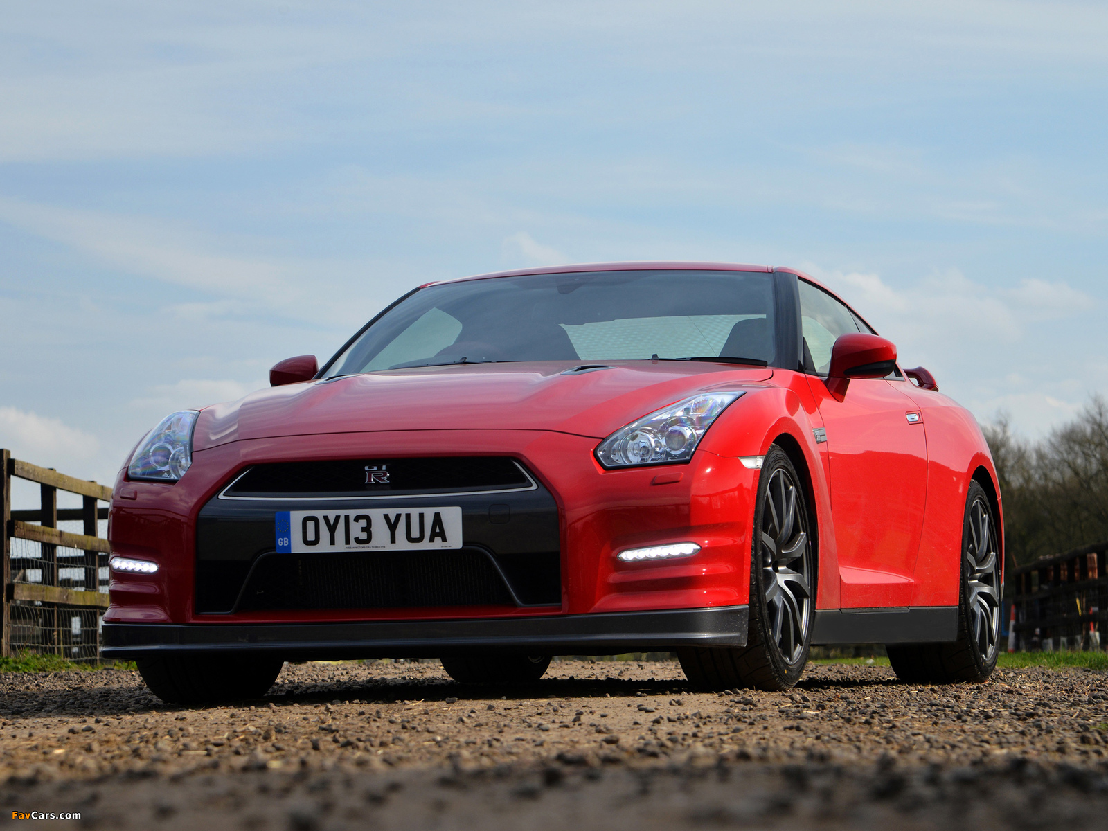 Nissan GT-R Black Edition UK-spec (R35) 2010 photos (1600 x 1200)