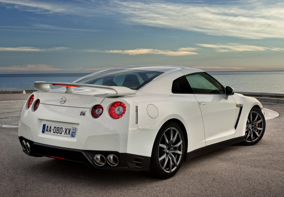 Nissan GT-R Black Edition (R35) 2010 pictures