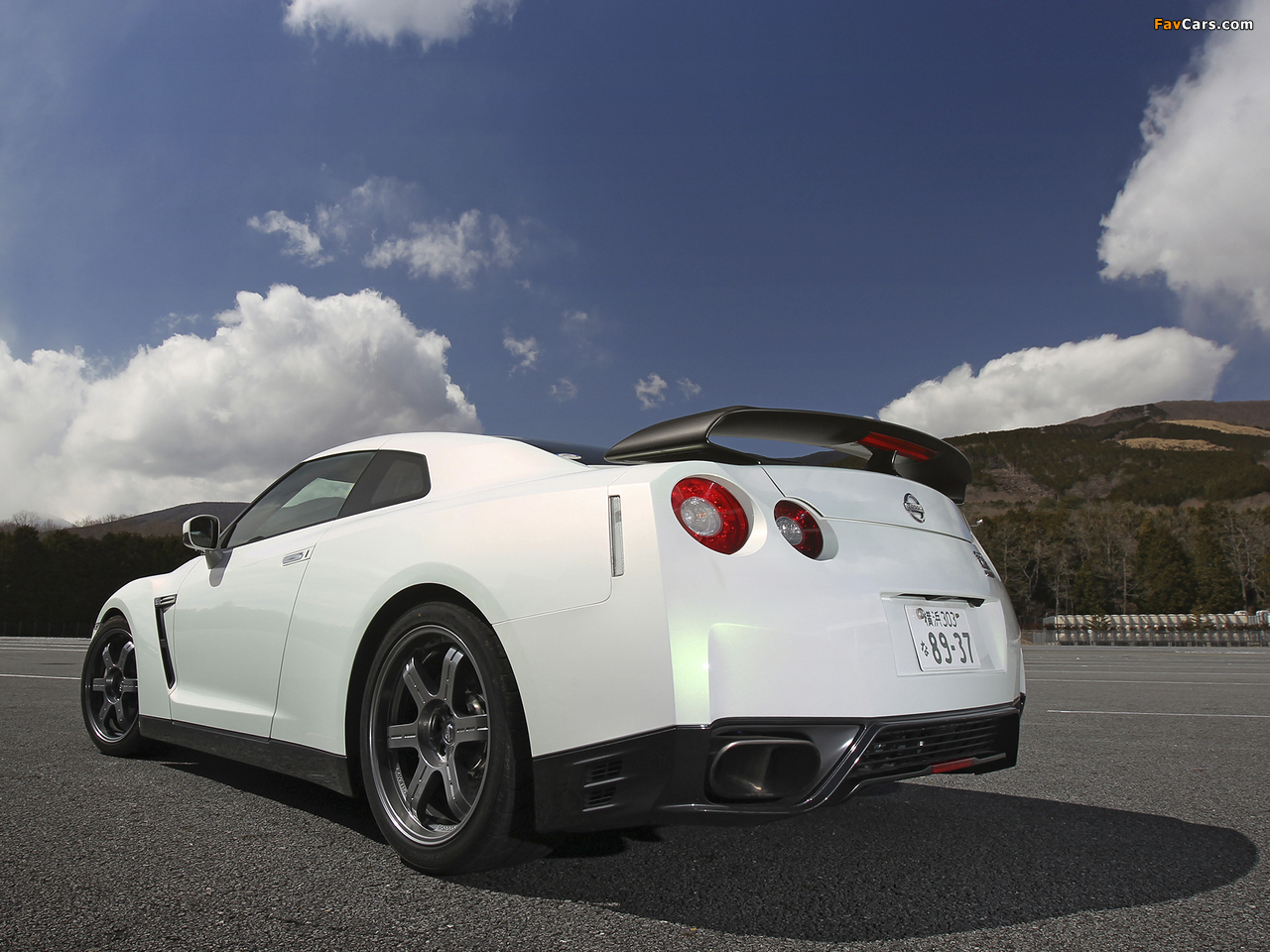 Nissan GT-R Egoist JP-spec (R35) 2010 pictures (1280 x 960)