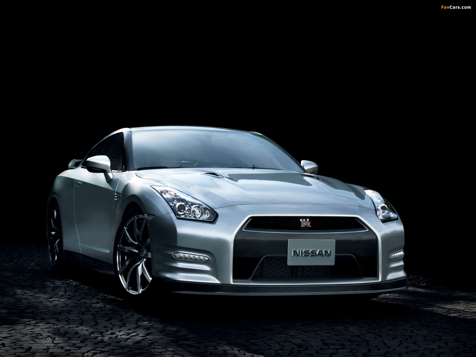 Nissan GT-R JP-spec (R35) 2010 pictures (1600 x 1200)