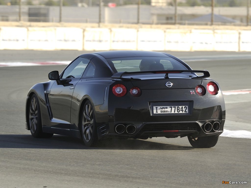Nissan GT-R Black Edition (R35) 2010 wallpapers (1024 x 768)