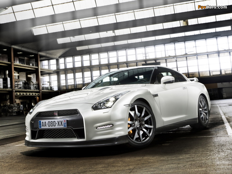 Nissan GT-R Black Edition (R35) 2010 wallpapers (800 x 600)