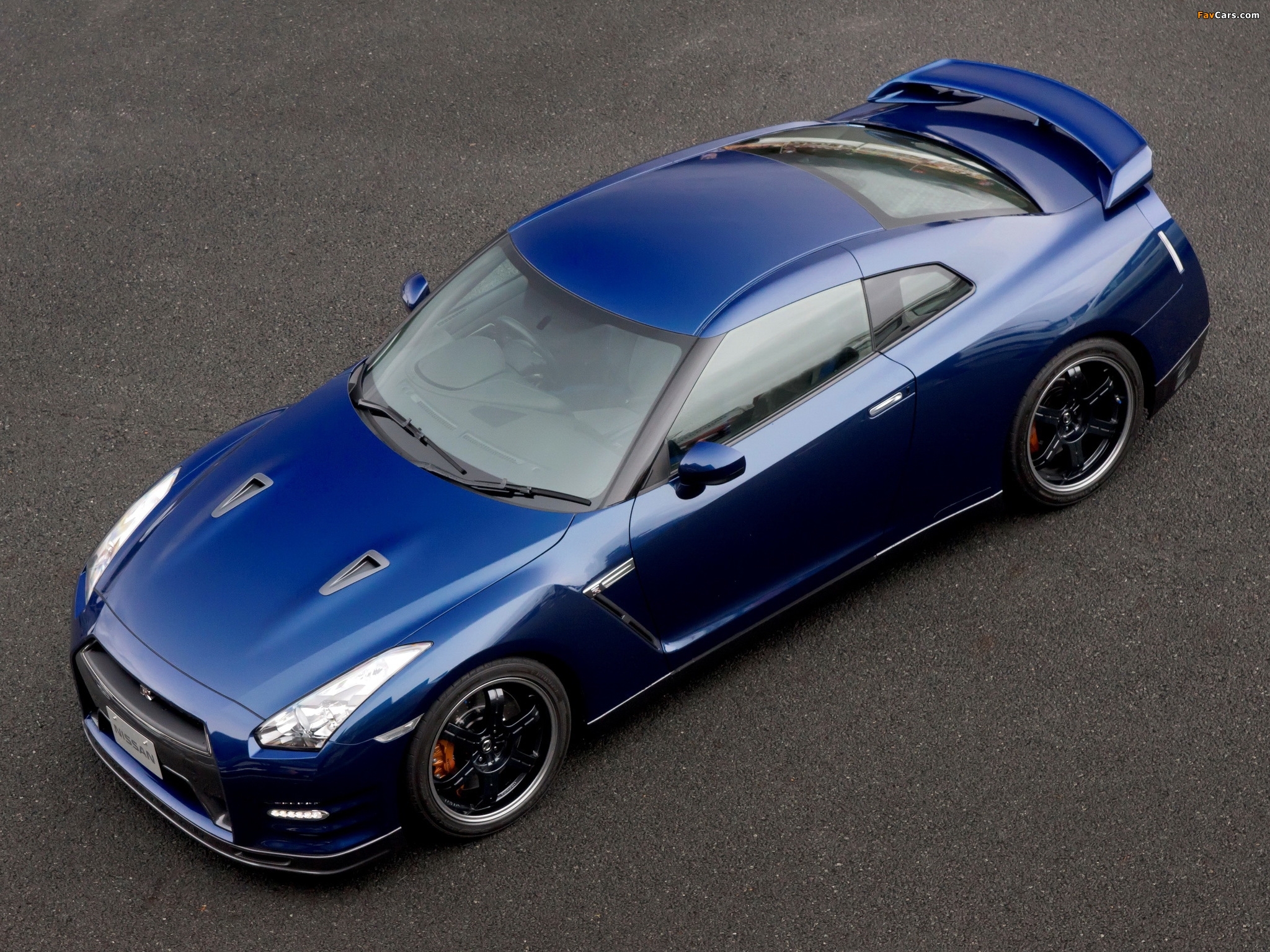 Nissan GT-R Pure Edition For Track Pack JP-spec (R35) 2011 images (2048 x 1536)