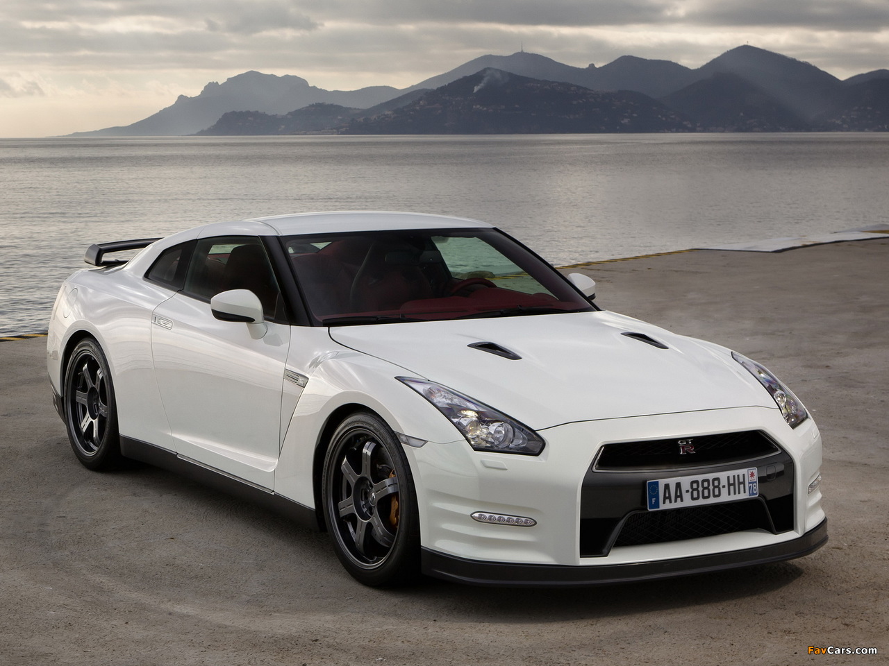 Nissan GT-R Egoist (R35) 2011 pictures (1280 x 960)