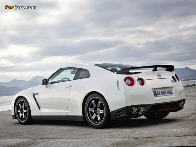 Nissan GT-R Egoist (R35) 2011 pictures (640 x 480)