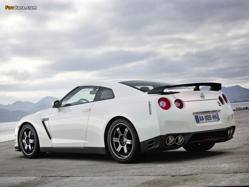 Nissan GT-R Egoist (R35) 2011 pictures (800 x 600)