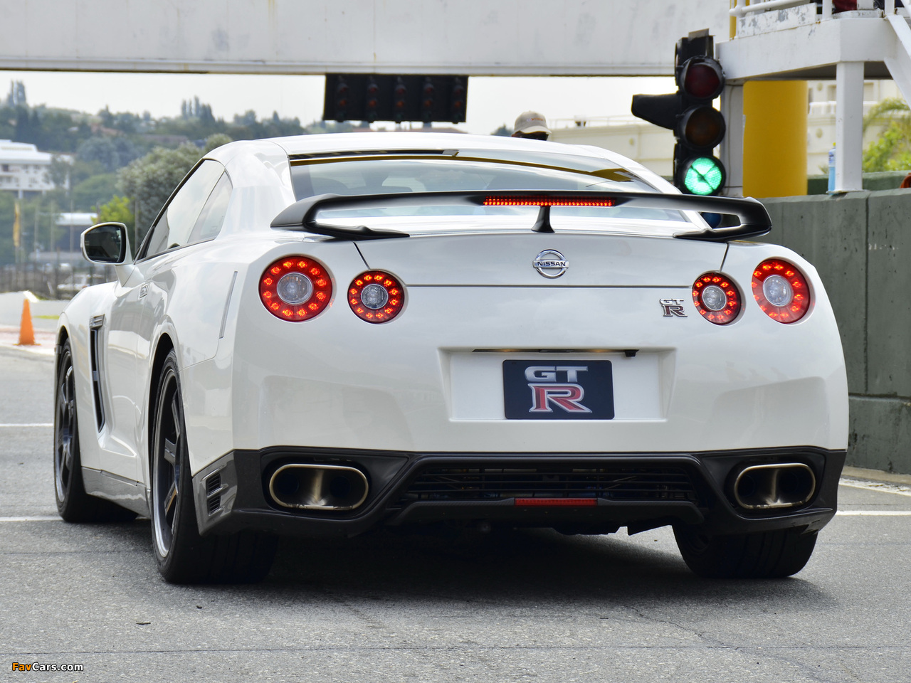 Nissan GT-R Egoist ZA-spec (R35) 2011 pictures (1280 x 960)