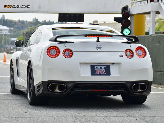 Nissan GT-R Egoist ZA-spec (R35) 2011 pictures (640 x 480)