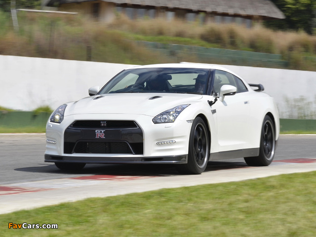 Nissan GT-R Egoist ZA-spec (R35) 2011 wallpapers (640 x 480)