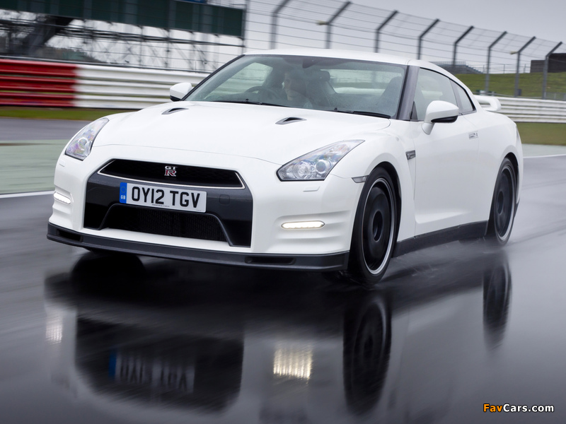 Nissan GT-R Pure Edition For Track Pack UK-spec (R35) 2012 photos (800 x 600)