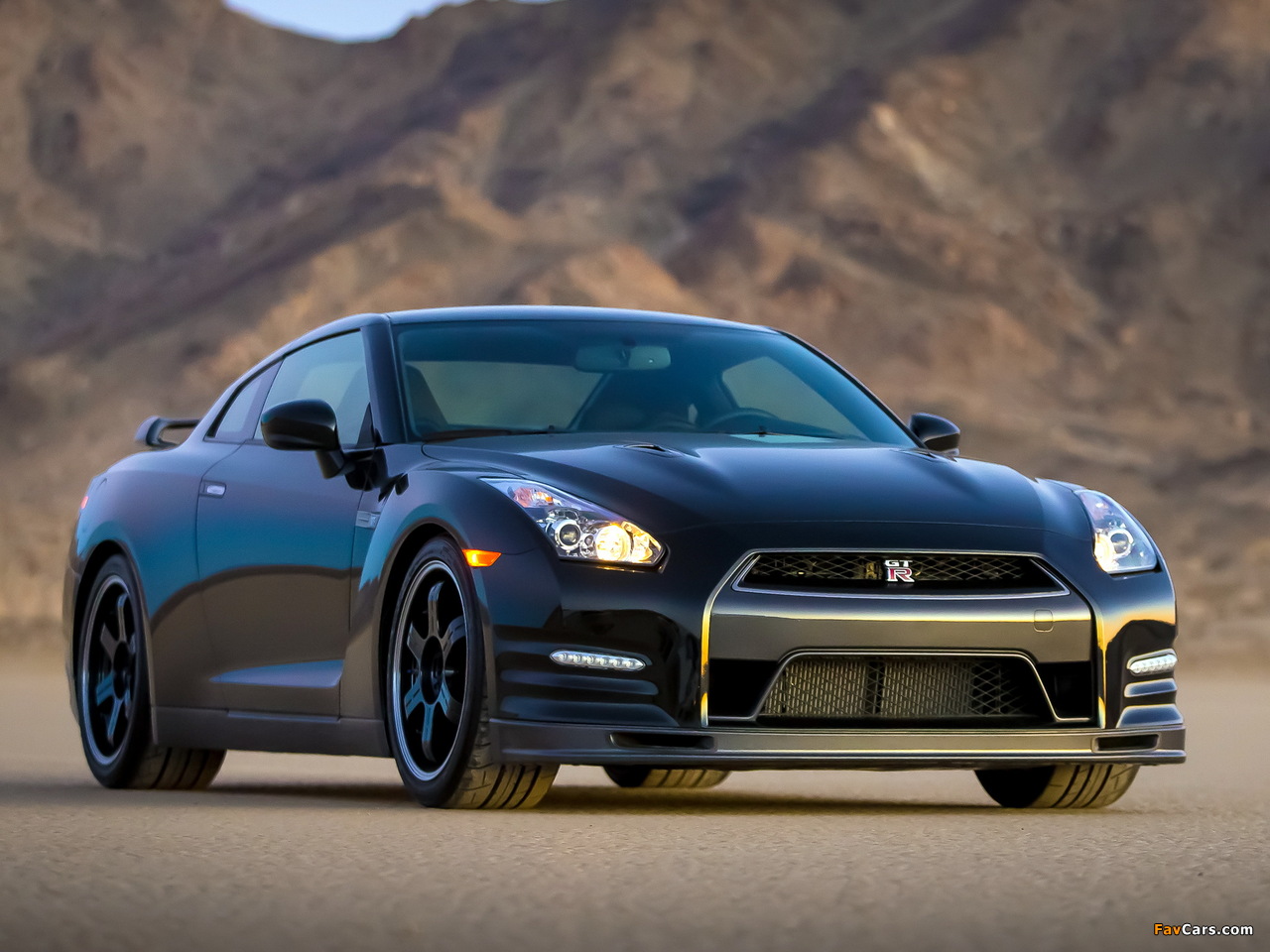 Nissan GT-R Track Edition 2013 pictures (1280 x 960)
