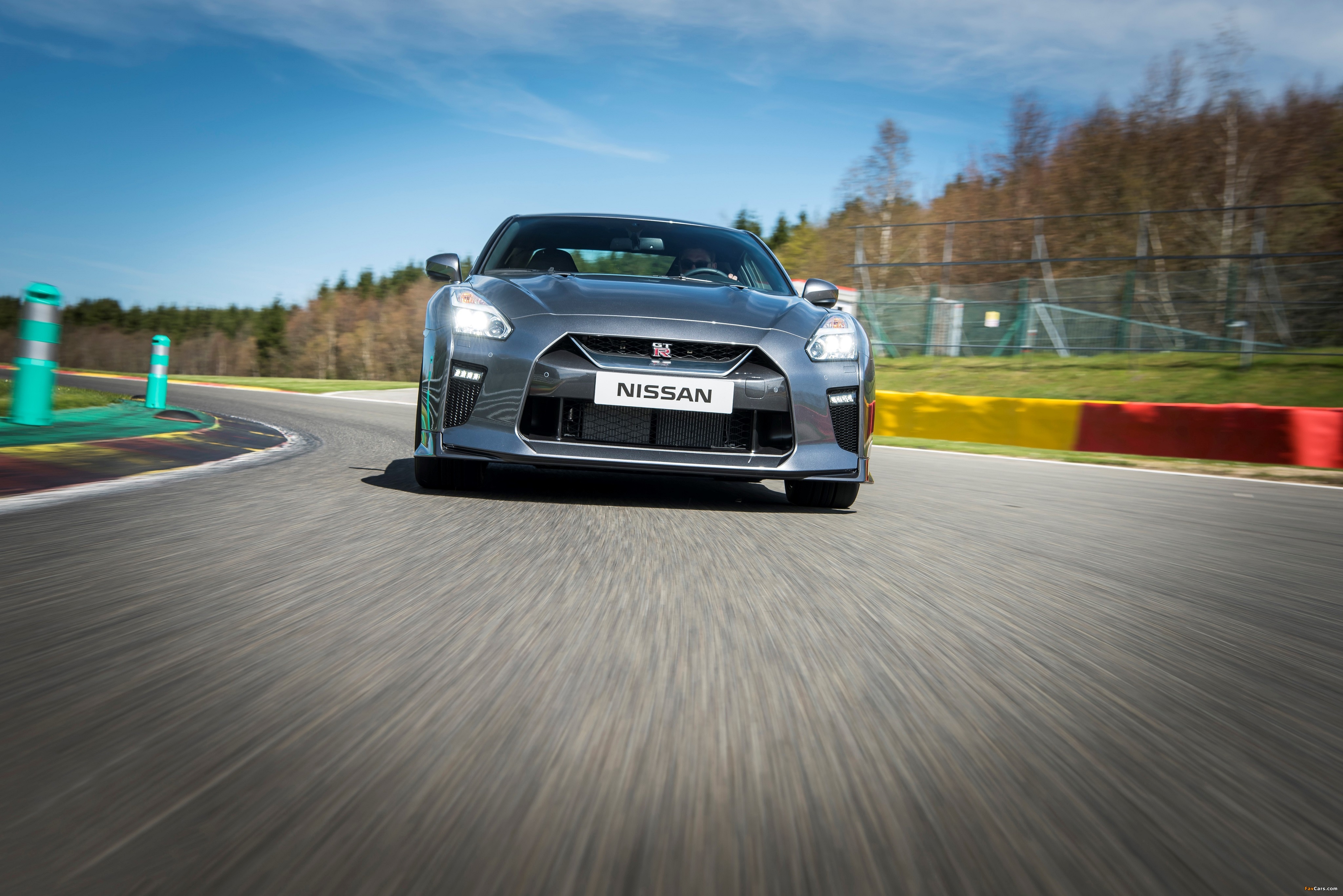 Nissan GT-R (R35) 2016 pictures (4096 x 2733)