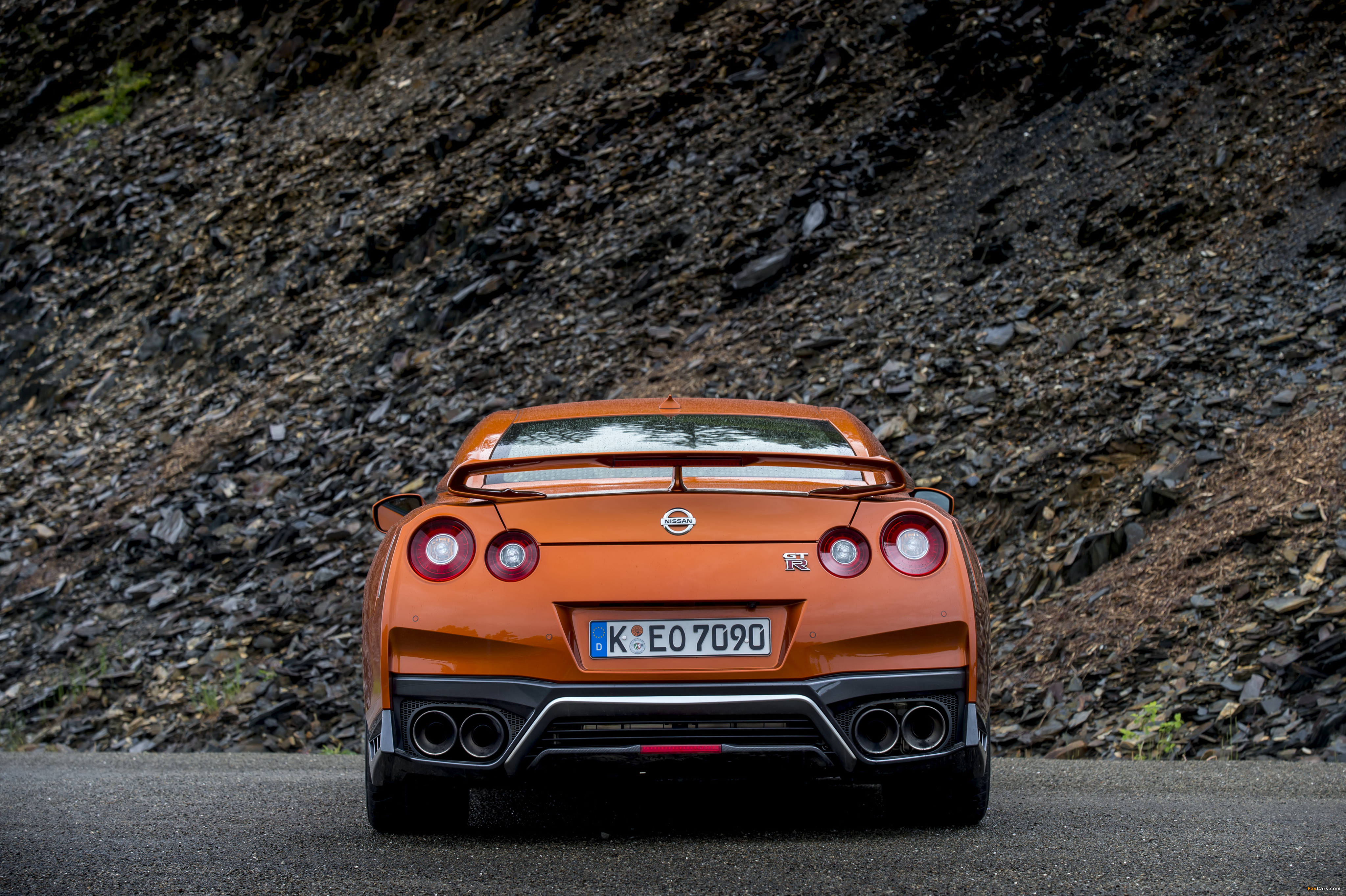 Nissan GT-R (R35) 2016 wallpapers (4096 x 2726)