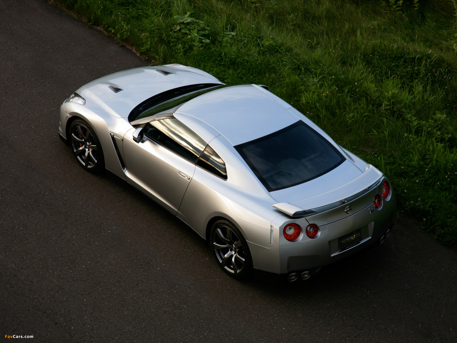 Photos of Nissan GT-R Black Edition JP-spec (R35) 2008–10 (1600 x 1200)