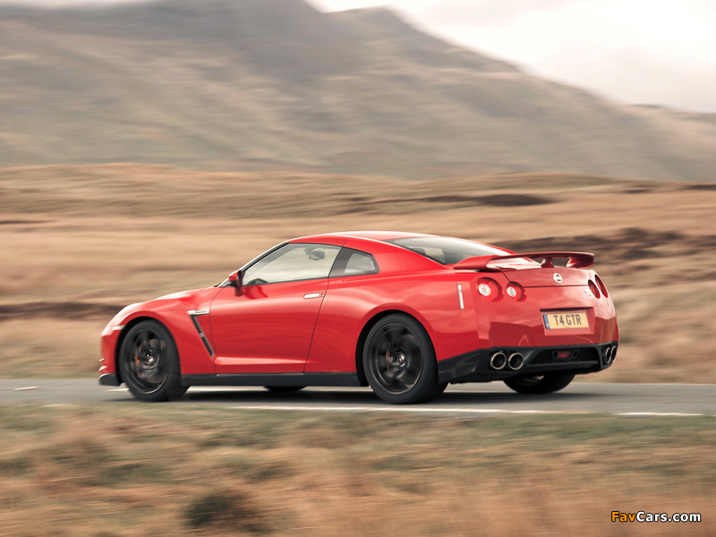 Photos of Nissan GT-R Black Edition UK-spec 2008–10 (800 x 600)