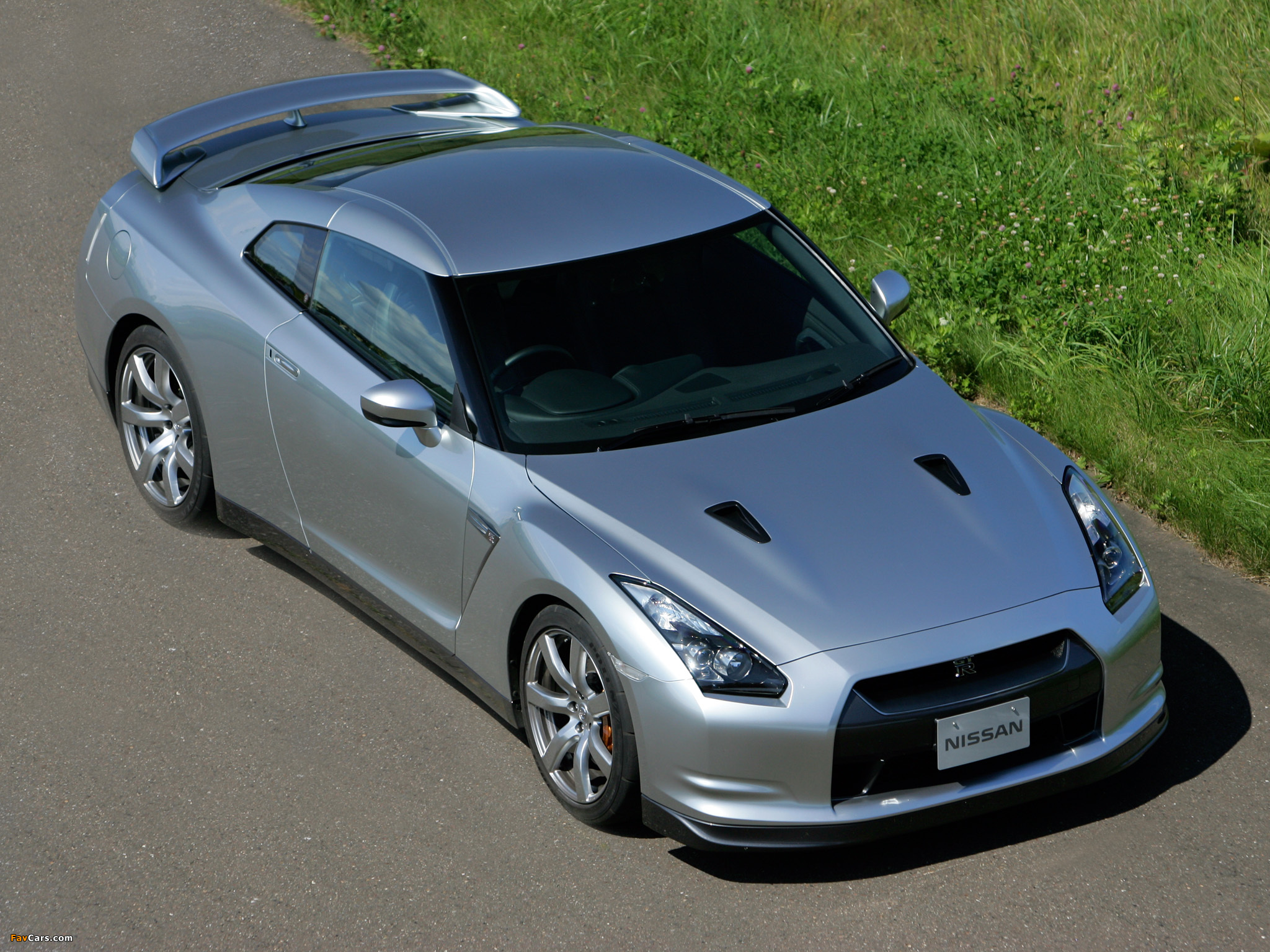 Photos of Nissan GT-R JP-spec (R35) 2008–10 (2048 x 1536)